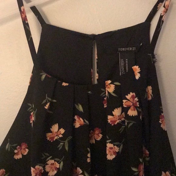 Sleeveless Floral Top - Picture 4 of 4